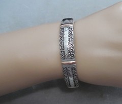 BEAUTIFUL CUFF BRACELET 3 18KT BAR DESIGN ACROSS TOP