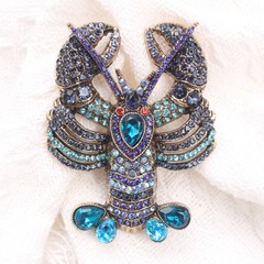 Playful Style Color-Blocked Lobster Brooch: Ornamental Clothing Pin, Ideal Gift