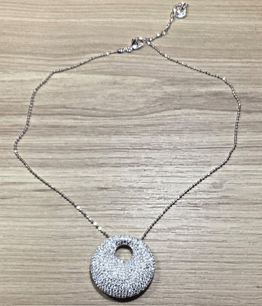 SWAROVSKI SIGNED SWAN ROUND PENDANT NECKLACE 15.5 -17 INCHES LONG