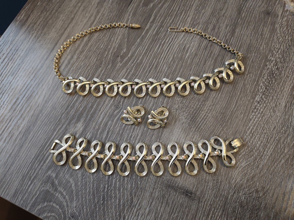 3 Piece Set Vintage Clip on Collar Bracelet Gold Tone AB Chunky Ribbon