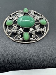LARGE NAPIER 1920s SILVER JELLY BELLY GREEN CABACHON BROOCH PIN Chrysoprase ?