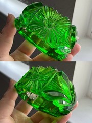 Vintage Chunky Daisy Carved Green Apple Juice Prystal Bakelite Clamper Bracelet