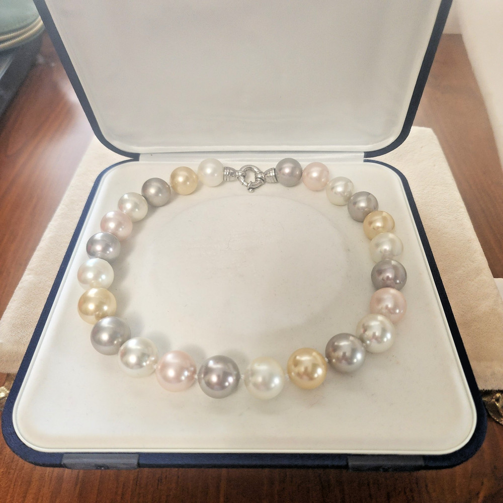 Vintage UE Estate Jewelry Made in Italy 16″ 12 to 13 mm Imitation choker pearls