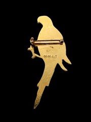SIGNED MMA METROPOLITAN MUSEUM OF ART RED & GREEN ENAMEL PARROT 3″ PIN BROOCH
