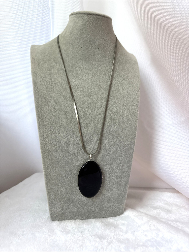 VTG Onyx glass black & silver herringbone chain 90s witchy goth amulet pendant