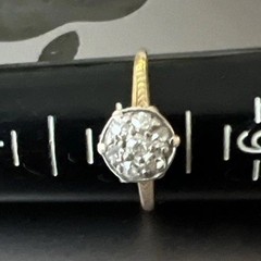 Vintage stamped 14K Elegant cluster ring with round stones scale says 2.0g