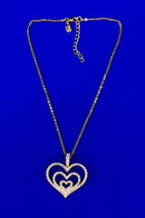 NOLAN MiLLER PAVE RHiNESTONE GOLD GRACiOUS LOVE TRiPLE HEART PENDANT NECKLACE