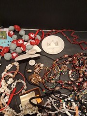 VTG costume jewelry lot Sell As Pictured Can Some Pieces Missing/broken (7)2