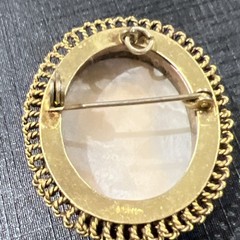 vintage cameo brooch 1.5 In