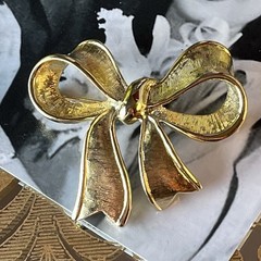 Signed Napier Bow Brooch – Brushed Gold Tone – 1.75” – Vintage 1980s-1990s