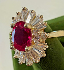 Vintage SOLID 14KT Gold Stamped Red Size 8 Ring 6.19g NOS NOI!