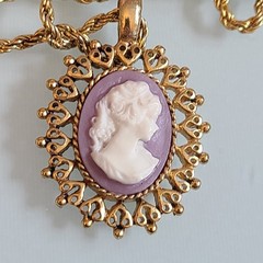 Vintage Lavender Purple Cameo Pendant Necklace 20″ Gold Tone Openwork Frame