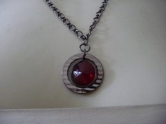 PENDANT LRG RED FACETED PLASTIC STONE ON SILVER TONE CHAIN NECKLACE #20/21