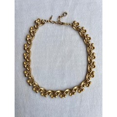 VTG Crown TRIFARI Textured Gold Leaf/Clear Rhinestone Berry Leaf Choker Necklace