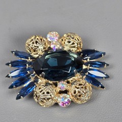 Lovely VTG Juliana D&E Gold-Tone Filigree Brooch Aurora Borealis Blue Rhinestone
