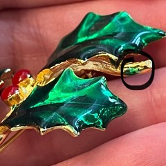 Vintage Signed AAI Holly Green Enamel Gold tone Brooch Pin 1990s