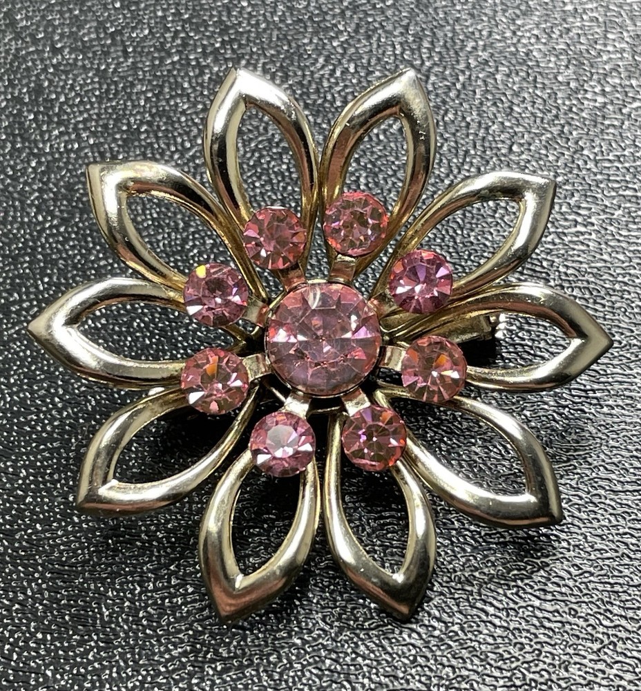 Vintage 1.6” Flower Pink Crystal Rhinestone Gold Tone Metal Brooch