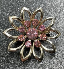 Vintage 1.6” Flower Pink Crystal Rhinestone Gold Tone Metal Brooch