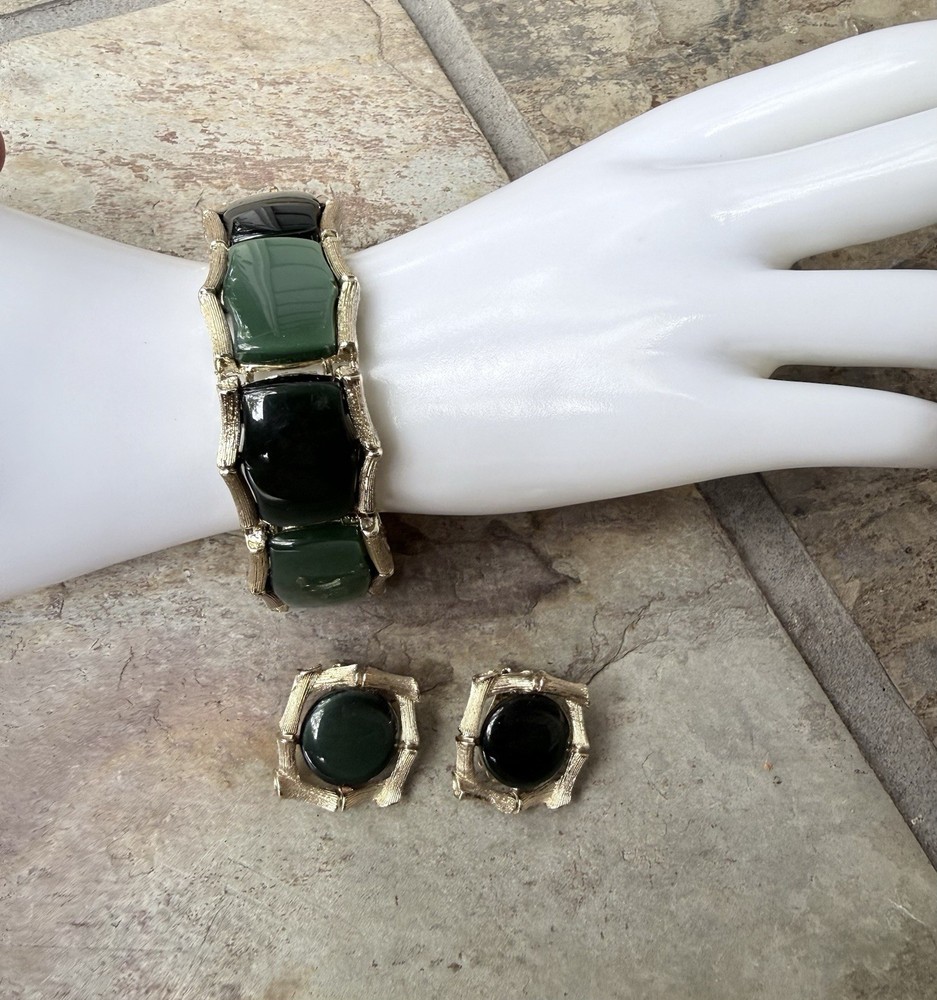 Lisner Vintage Green Lucite Thermoset 2 Pc Set Bracelet Earrings Bamboo Setting