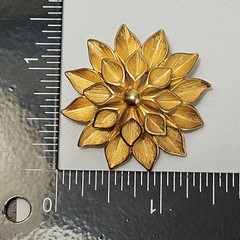 Vintage Lady Remington Flower Brooch Textured Brushed Gold-Tone Floral