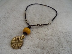 Black Brown Yellow Bead Brass Pendant Necklace (D32)