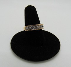 14kt Gold Ring 3.9 Grams 7 Diamonds .33cttw Size 8