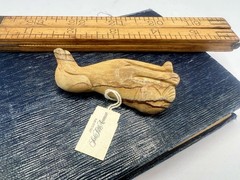 Vintage 1980s Carved Brown Tan Stone Gemstone Dog Labrador Brooch NOS Ro-Do IJ