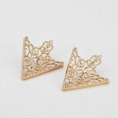 Triangle Brooch Pin Vintage Hollow Unisex Collar Decor Gift Shirt Collar Pin 1Pc