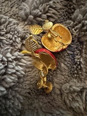 Vintage Apple Earrings Clip On Screw Back Accessocraft N.Y.C. Gold tone 40s/50s