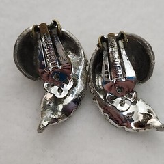 Vintage 1970s LISNER Floating Silver Tone Feather Clip On Earrings FORMAL RETRO