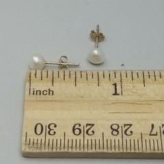 Vintage 10k Yellow Gold White Freshwater Pearl Stud Earrings 3/16 Inch