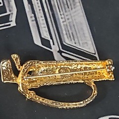 Women’s gold tone with rhinestone golf bag pin/Brooch.
