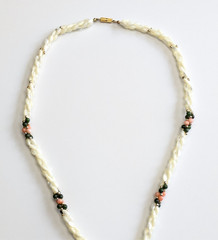 VTG Mother of Pearl Twisted Nephrite Coral Beaded Barrel Clasp 23″ Necklace