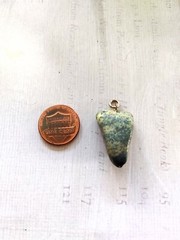 Vintage Pendant silver tone metal nugget green color stone bead serpentine