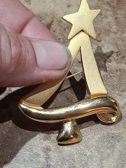 Tona Gold Tone Brooch Vintage Costume Jewelry Fall Autumn