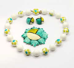 3 Piece Vintage Floral & Geometric Bead Necklace Clip On Earrings Brooch Set