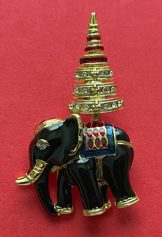 VINTAGE CHRISTMAS TREE PIN BROOCH ELEPHANT ENAMEL RARE BOOK PIECE 2008 HTF 31