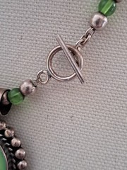Vintage Mexico 925 Sterling Necklace Green Stone Pendant Glass Beads 16″ Toggle