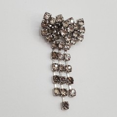 VTG Bow Brooch 2.25in Silver Tone Brilliant Crystal Dangling Rhinestone Estate