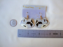 VINTAGE SAMUEL HUANG CLOISONNE BUTTERFLY FLOWER FAN BLACK WHITE & GRAY EARRINGS