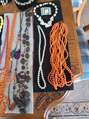 Necklaces Vintage Mixed Lot Costume 45 Varies Design & Styles Gold & Silver Tone