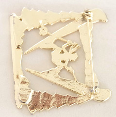 Cool! 2.25″ VTG c1980’s DOWNHILL SNOW SKIER/ SKI JUMPER 2-TONE GOLD BROOCH PIN