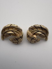 Beautiful Vintage Trifari Gold And Silver Tone Clip On Earrings – Set Of 2