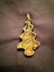 Vintage Vero Rarer Green Accents Twisted Christmas Tree Brooch Book Piece