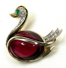 Vintage Crown Trifari Red Jelly Belly Swan Rhinestone Brooch Pin Mid Century