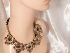 Very Good Looking Vintage 70’s Large Silver Tone Flower Black Bead Necklace 77D4