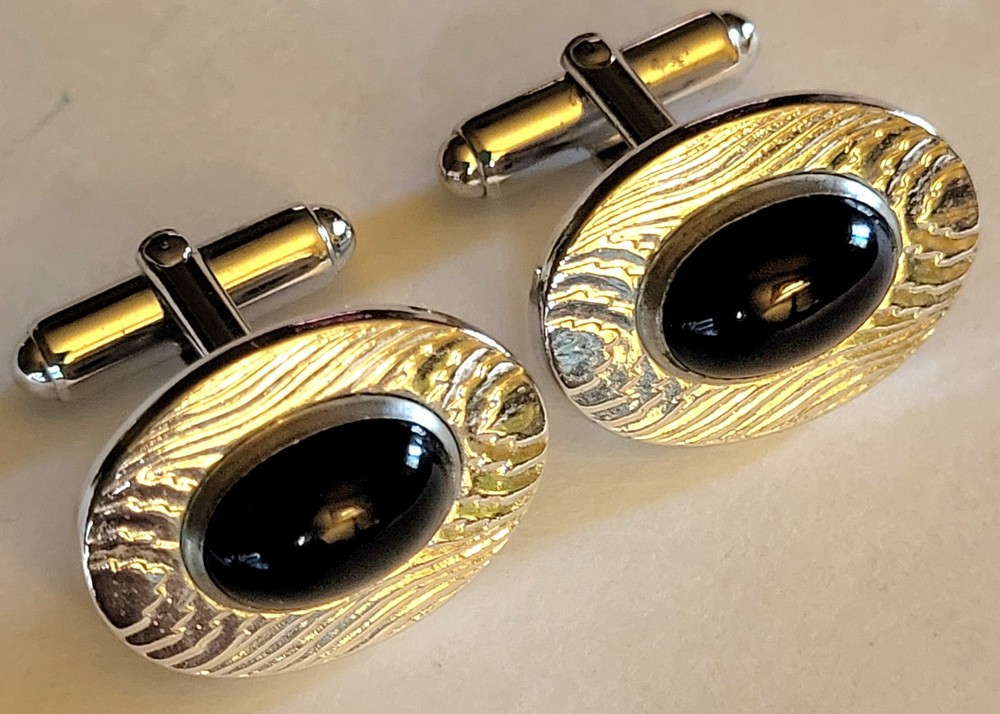 Vtg Textured Silvertone And Black Plastic Stone Cufflinks 7/8″ Wide Unmarked