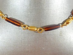 VTG 60’s TRIFARI MINIMALIST AMBER LUCITE STATIONS GOLD TONE 15.5″ NECKLACE