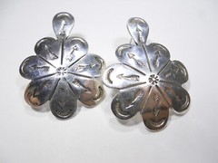 VINTAGE SOUTHWESTERN STYLE FLORAL PATTERN STUD EARRINGS 925 STERLING SILVER