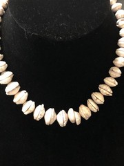 Puka Shell Necklace Hawaiian Lei Graduated 9 mm to 17 mm 17 in Length – Vintage